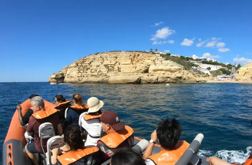 Passeio de Barco às Grutas de Benagil Passeio de Barco às Grutas de Benagil