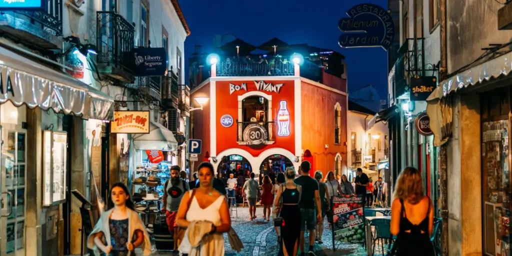 Lagos à noite Lagos à noite