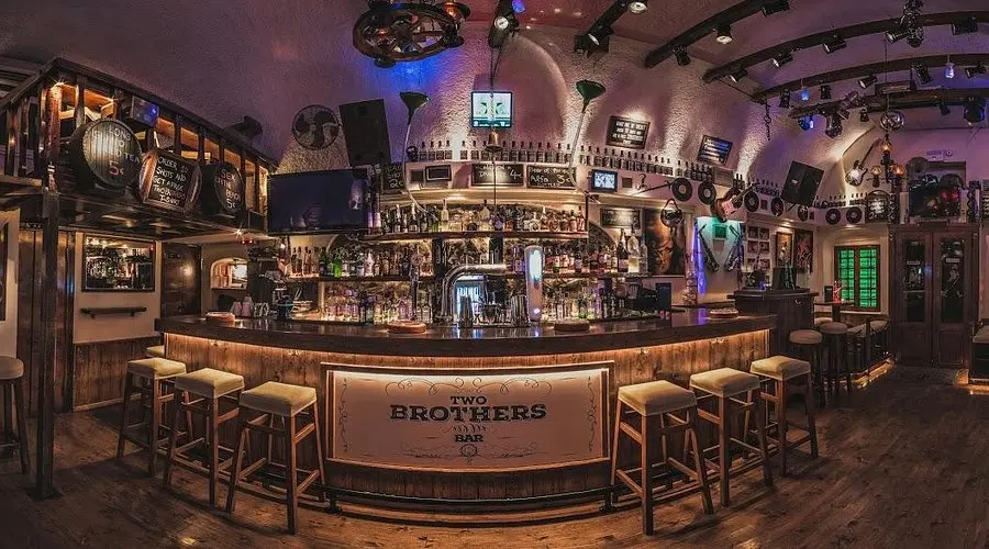 2 Brothers Bar em Santorini 2 Brothers Bar em Santorini